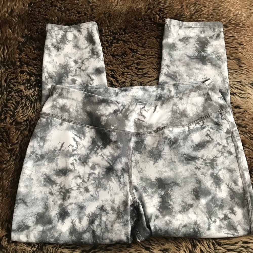 Juniors Avia marble workout capris size XL - Picture 2 of 4